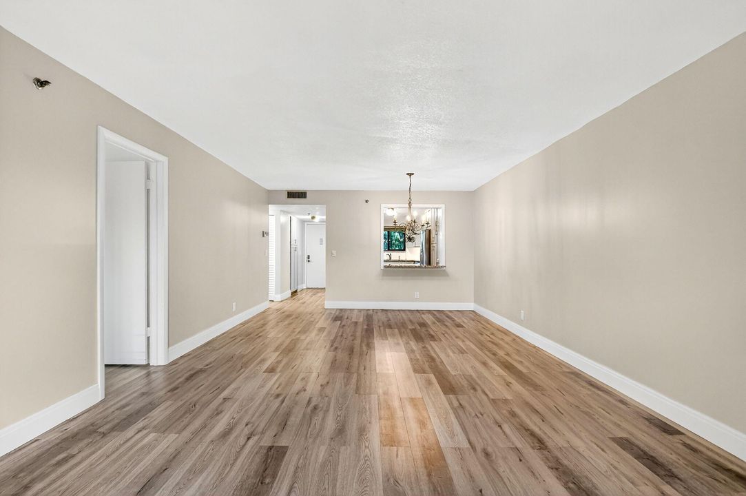 For Sale: $149,900 (2 beds, 2 baths, 1200 Square Feet)