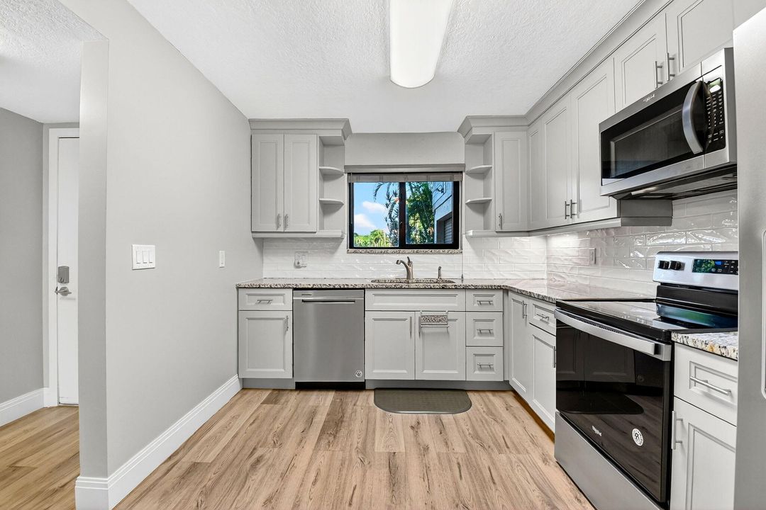 For Sale: $149,900 (2 beds, 2 baths, 1200 Square Feet)