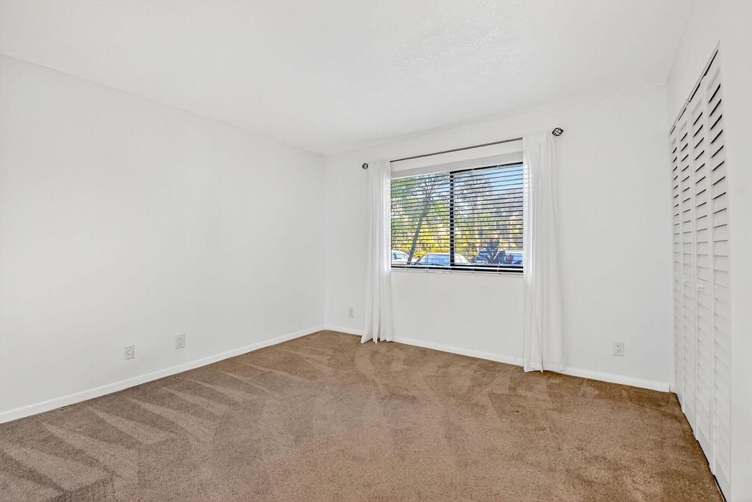 For Sale: $149,900 (2 beds, 2 baths, 1200 Square Feet)