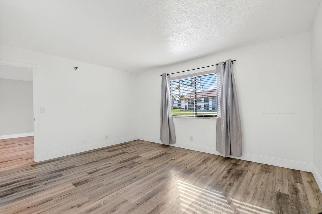 For Sale: $149,900 (2 beds, 2 baths, 1200 Square Feet)