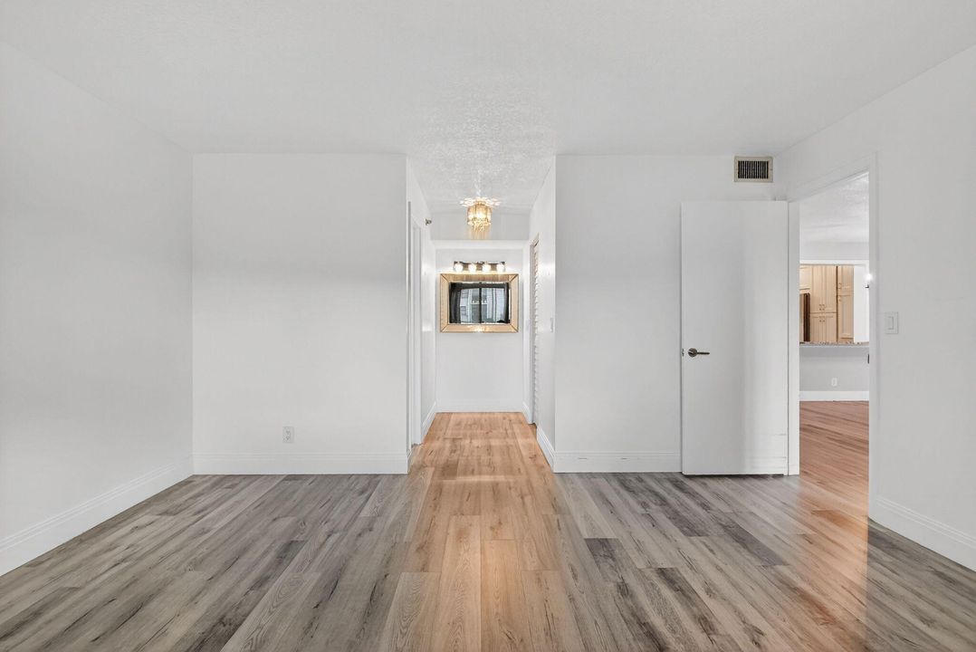 For Sale: $149,900 (2 beds, 2 baths, 1200 Square Feet)