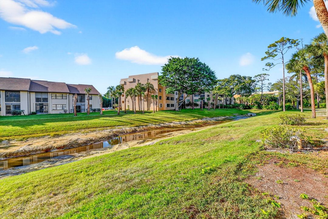 For Sale: $149,900 (2 beds, 2 baths, 1200 Square Feet)