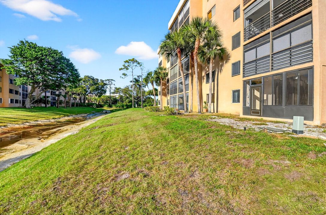 For Sale: $149,900 (2 beds, 2 baths, 1200 Square Feet)