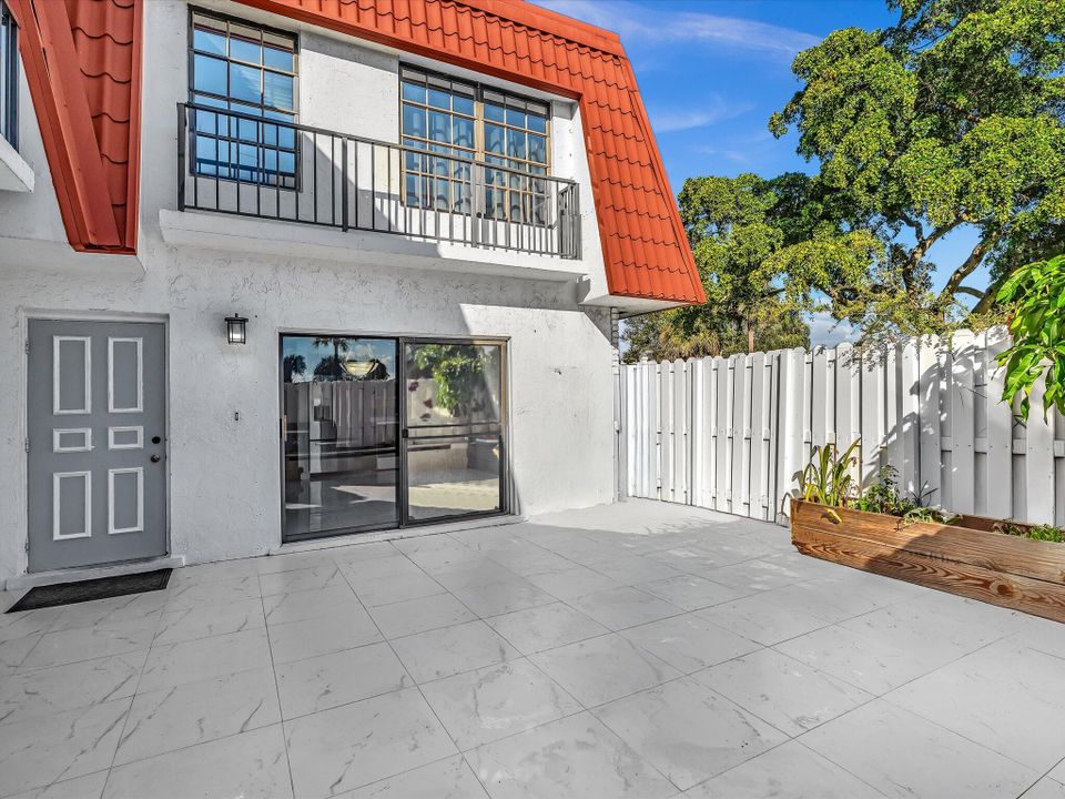 For Sale: $400,000 (3 beds, 2 baths, 1810 Square Feet)