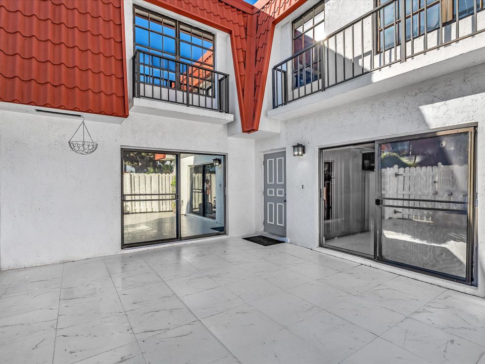 For Sale: $400,000 (3 beds, 2 baths, 1810 Square Feet)