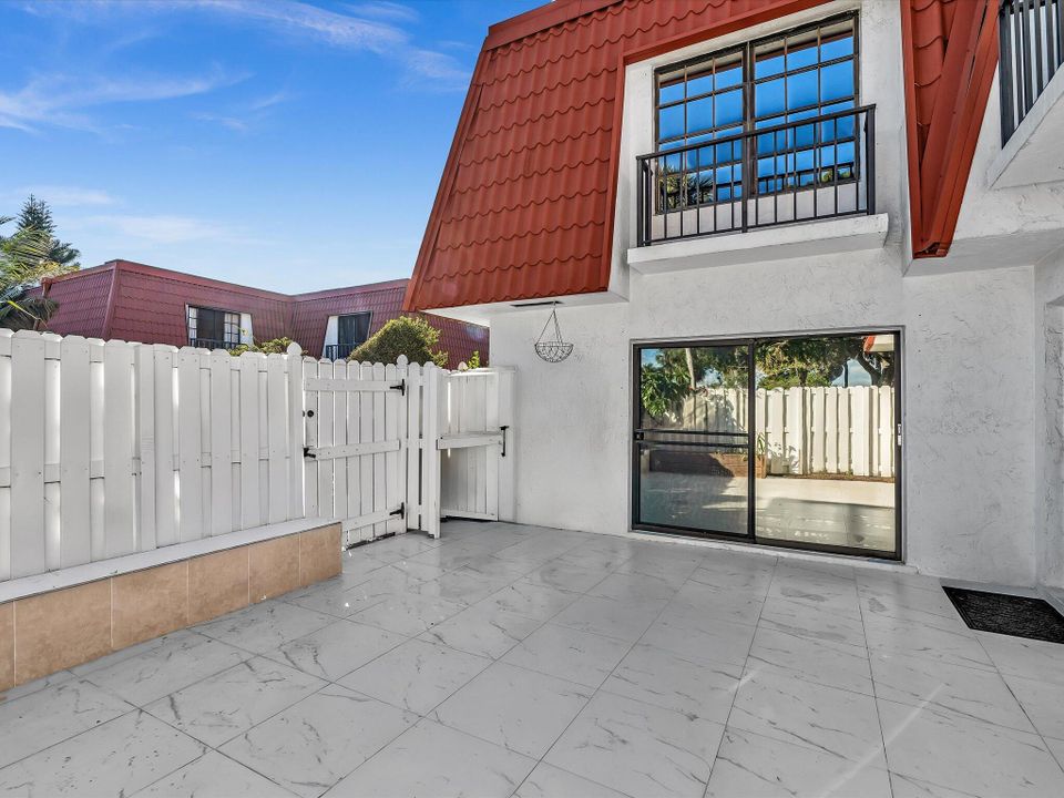 For Sale: $400,000 (3 beds, 2 baths, 1810 Square Feet)