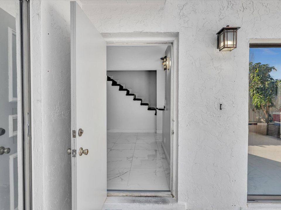 For Sale: $400,000 (3 beds, 2 baths, 1810 Square Feet)