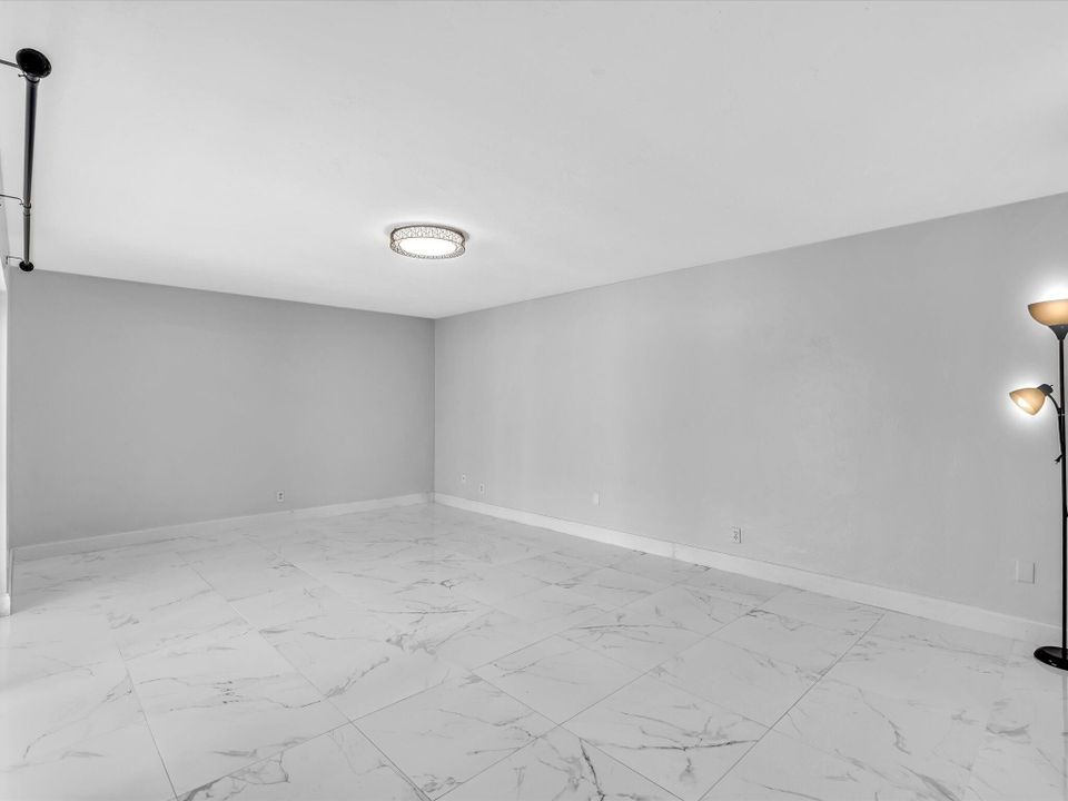 For Sale: $400,000 (3 beds, 2 baths, 1810 Square Feet)