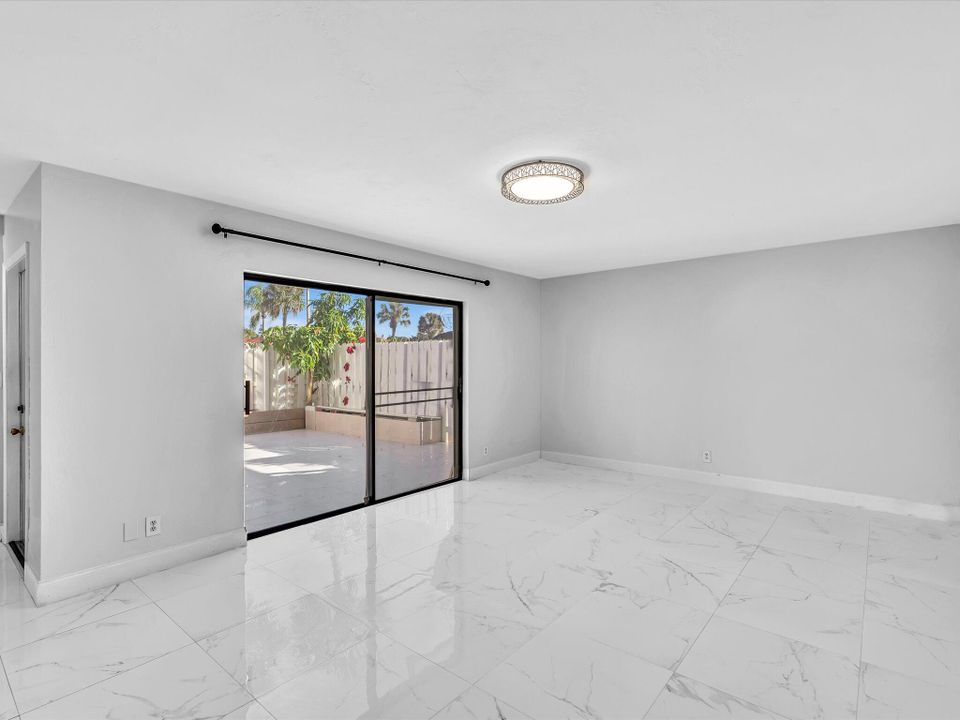 For Sale: $400,000 (3 beds, 2 baths, 1810 Square Feet)