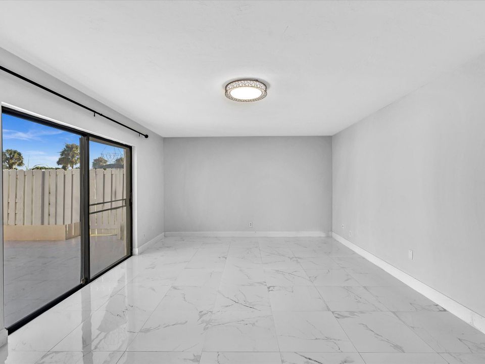 For Sale: $400,000 (3 beds, 2 baths, 1810 Square Feet)