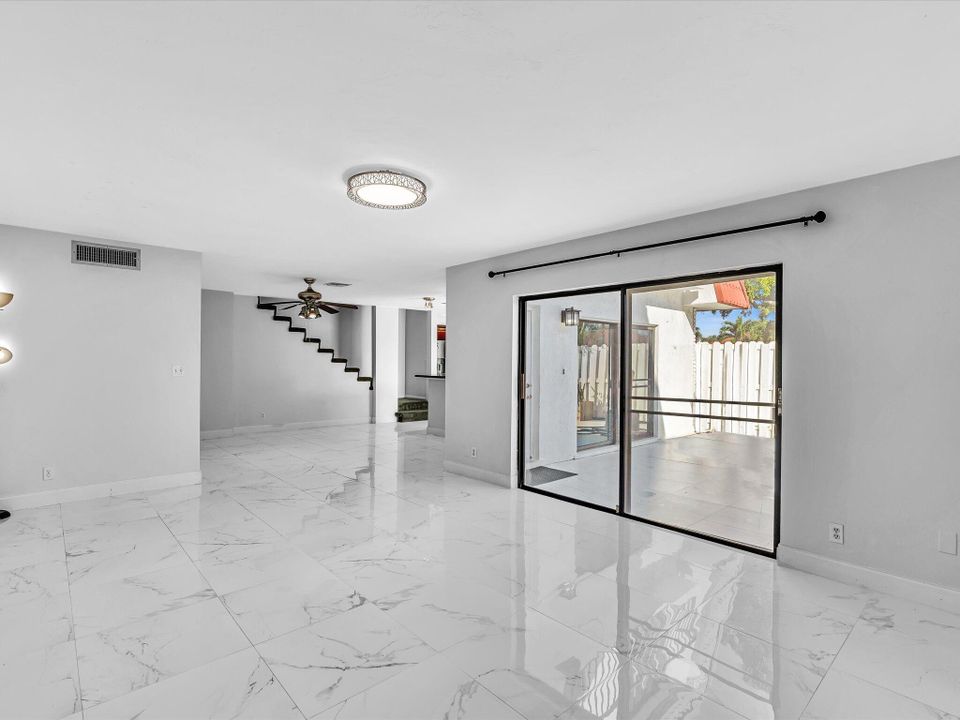 For Sale: $400,000 (3 beds, 2 baths, 1810 Square Feet)