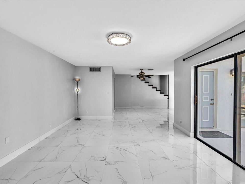 For Sale: $400,000 (3 beds, 2 baths, 1810 Square Feet)