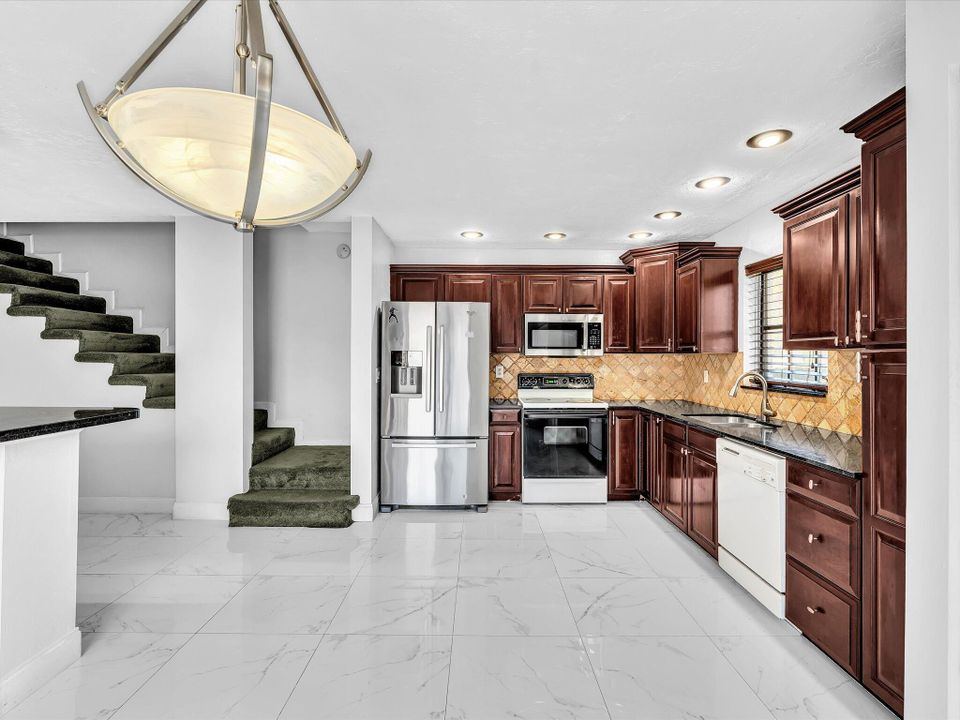 For Sale: $400,000 (3 beds, 2 baths, 1810 Square Feet)