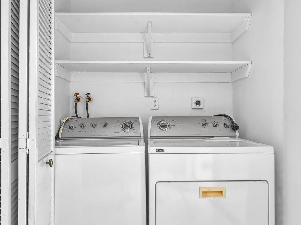 For Sale: $400,000 (3 beds, 2 baths, 1810 Square Feet)