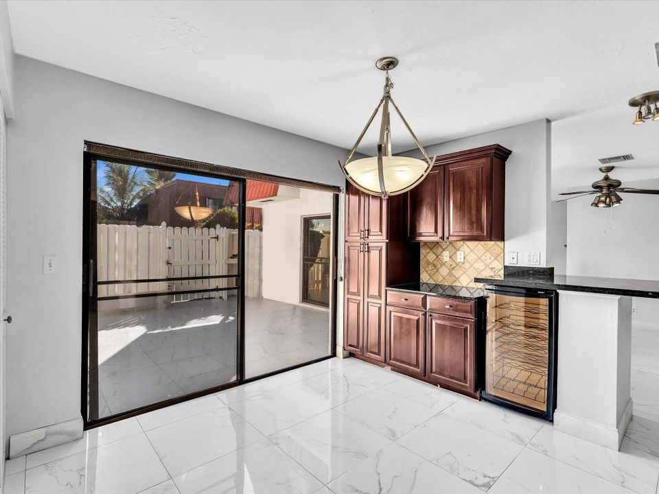 For Sale: $400,000 (3 beds, 2 baths, 1810 Square Feet)