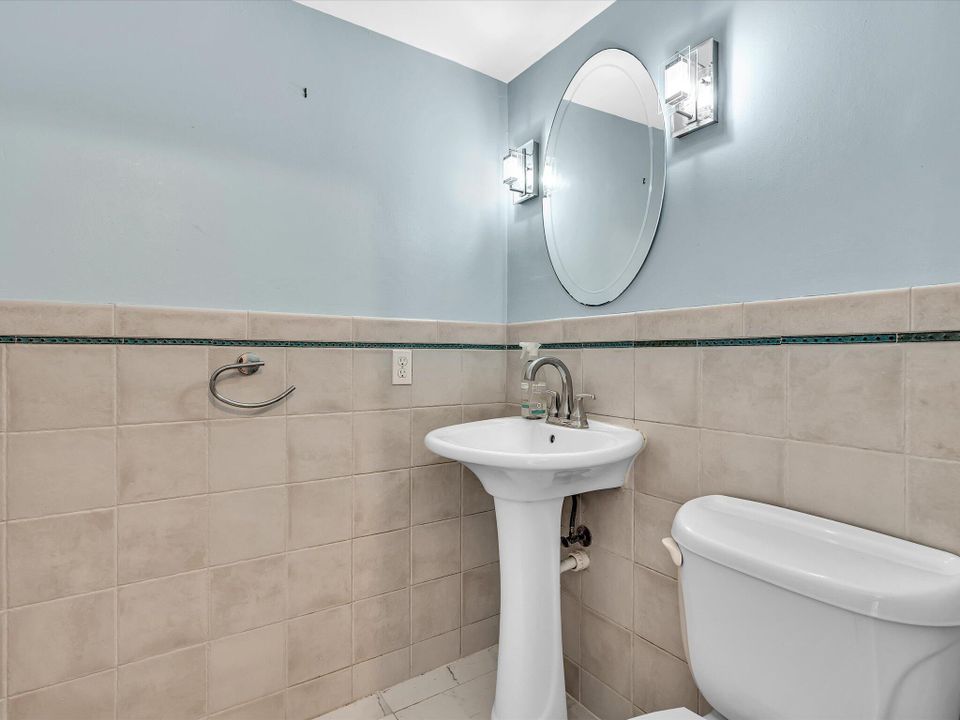 For Sale: $400,000 (3 beds, 2 baths, 1810 Square Feet)