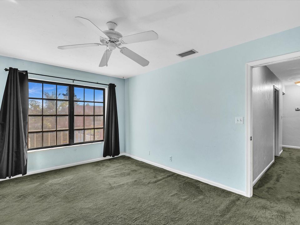 For Sale: $400,000 (3 beds, 2 baths, 1810 Square Feet)