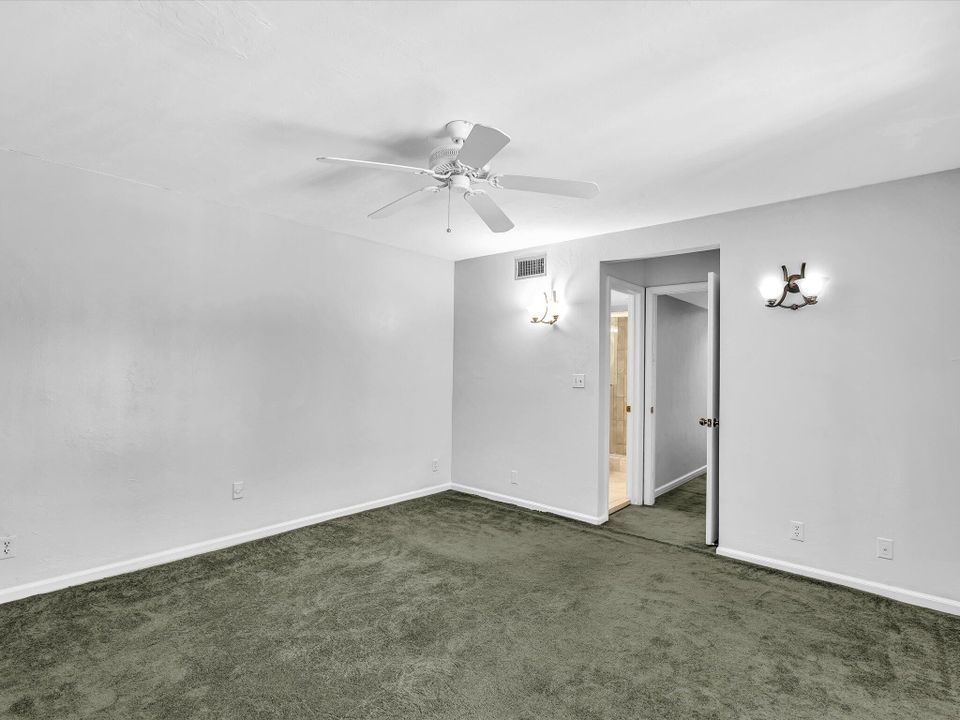 For Sale: $400,000 (3 beds, 2 baths, 1810 Square Feet)