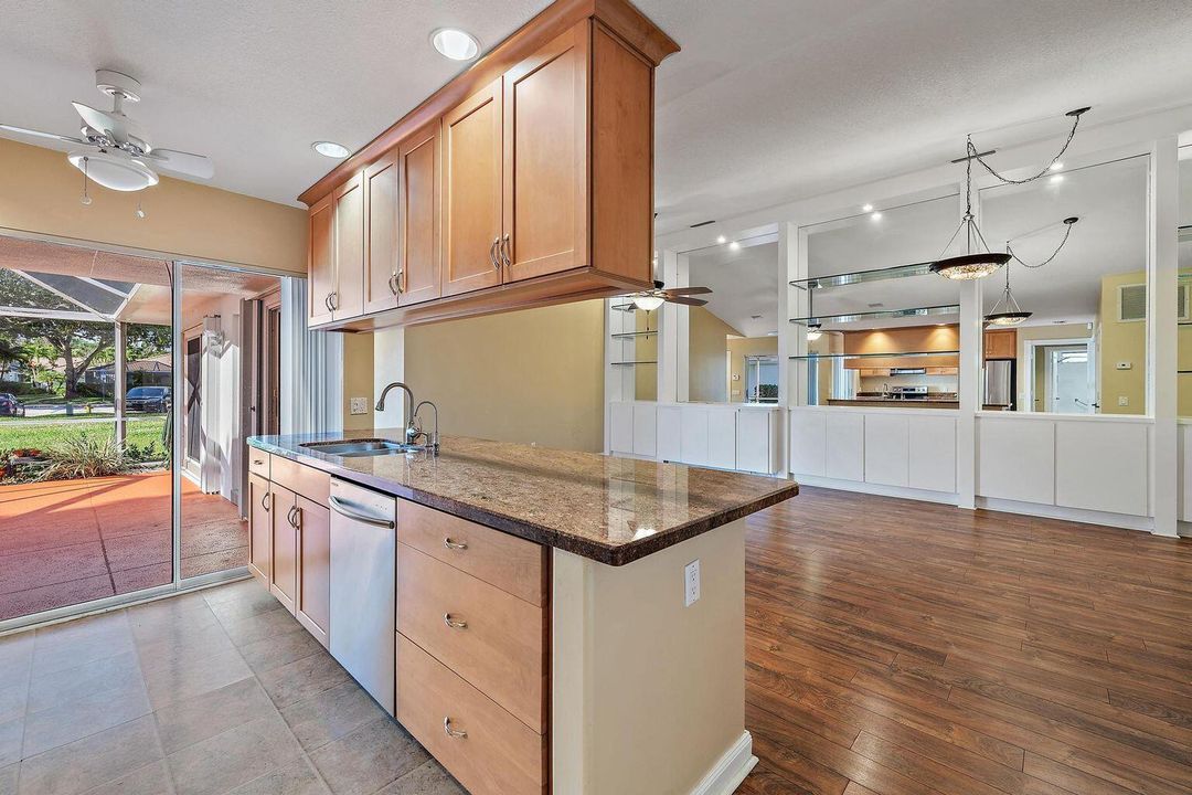 For Rent: $2,750 (2 beds, 2 baths, 1152 Square Feet)