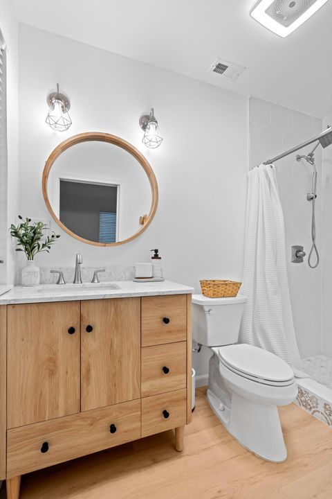 For Sale: $674,999 (2 beds, 3 baths, 1348 Square Feet)