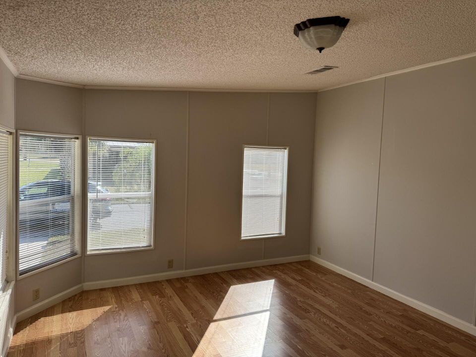For Sale: $42,000 (2 beds, 2 baths, 864 Square Feet)