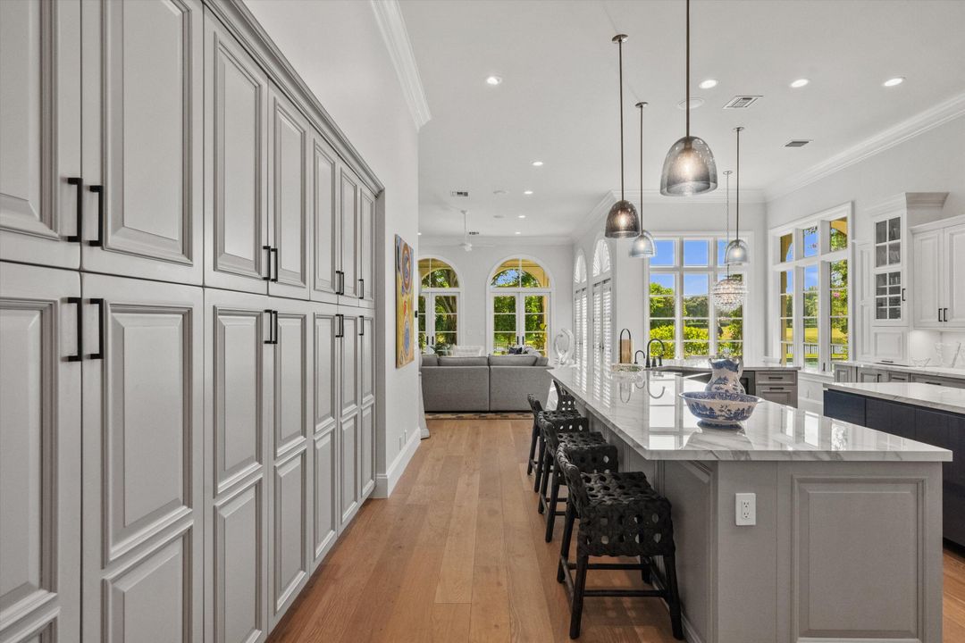 На продажу: $7,200,000 (4 спален, 6 ванн, 5908 Квадратных фут)