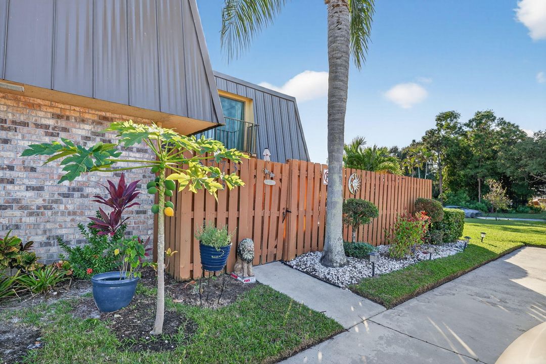 На продажу: $324,900 (2 спален, 2 ванн, 1288 Квадратных фут)