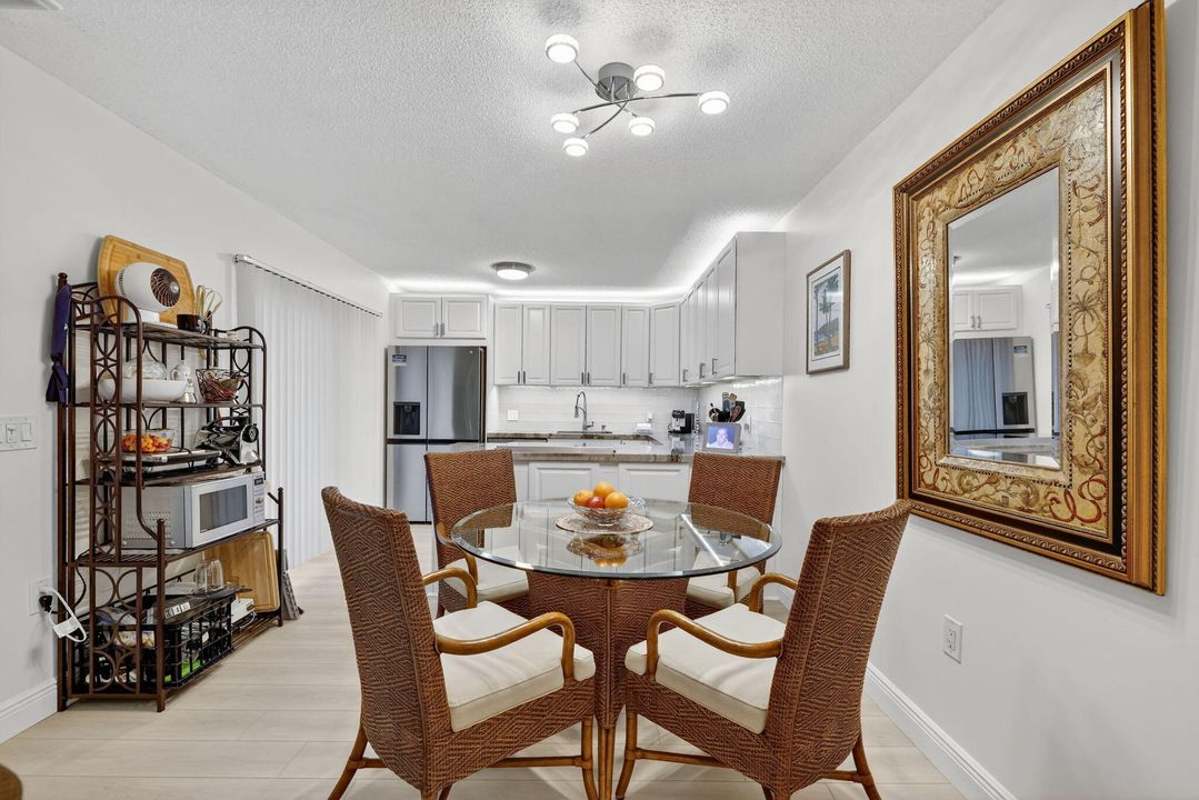 На продажу: $324,900 (2 спален, 2 ванн, 1288 Квадратных фут)