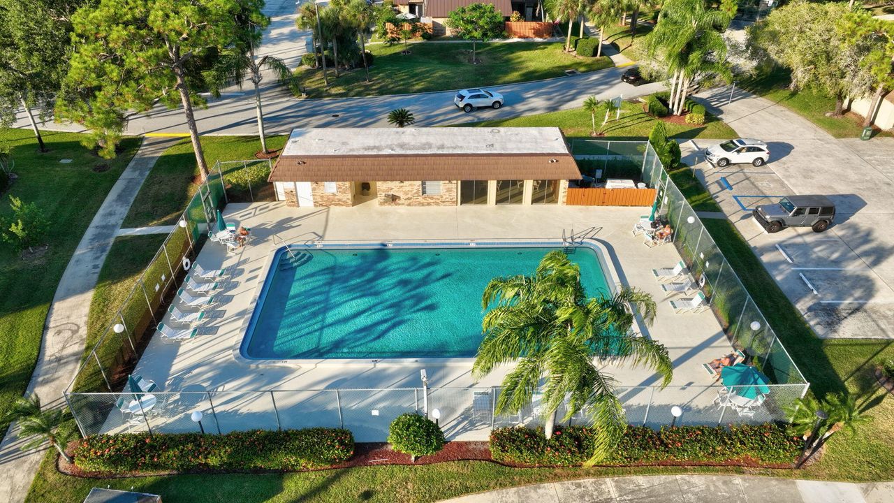 На продажу: $324,900 (2 спален, 2 ванн, 1288 Квадратных фут)