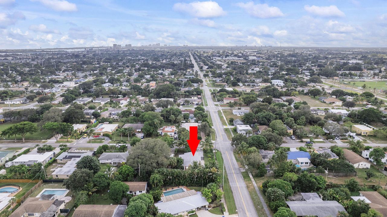 For Sale: $395,000 (4 beds, 2 baths, 1510 Square Feet)