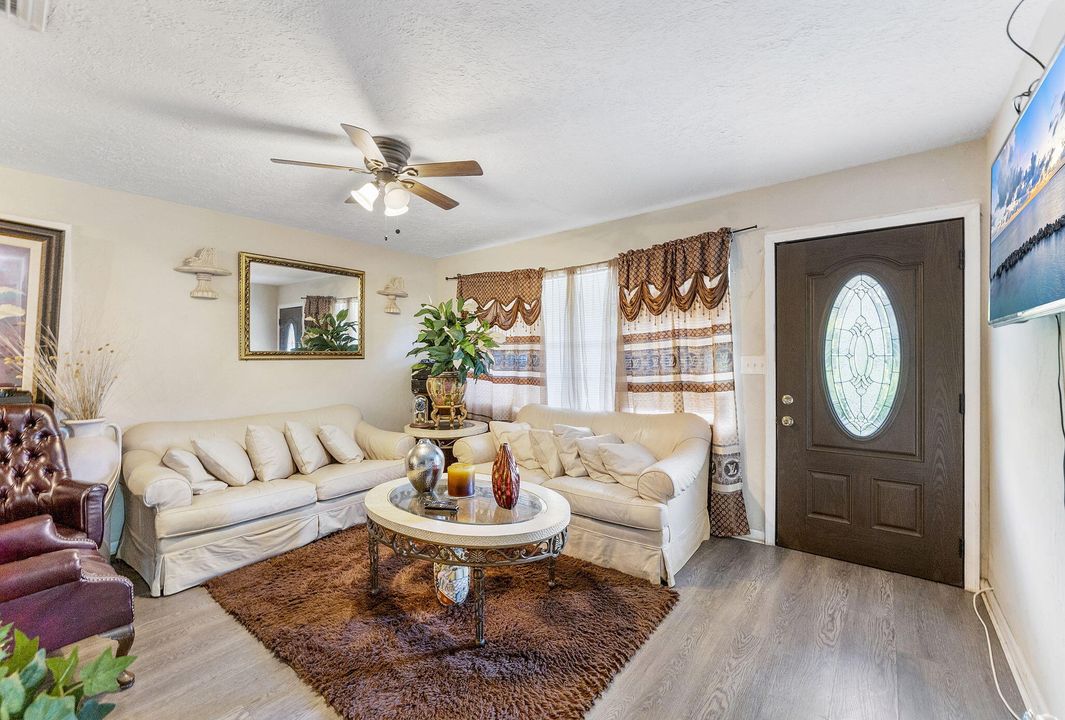 For Sale: $395,000 (4 beds, 2 baths, 1510 Square Feet)