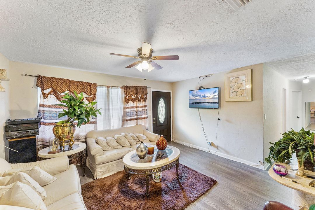 For Sale: $395,000 (4 beds, 2 baths, 1510 Square Feet)