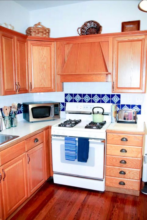 For Sale: $985,000 (3 beds, 2 baths, 1745 Square Feet)