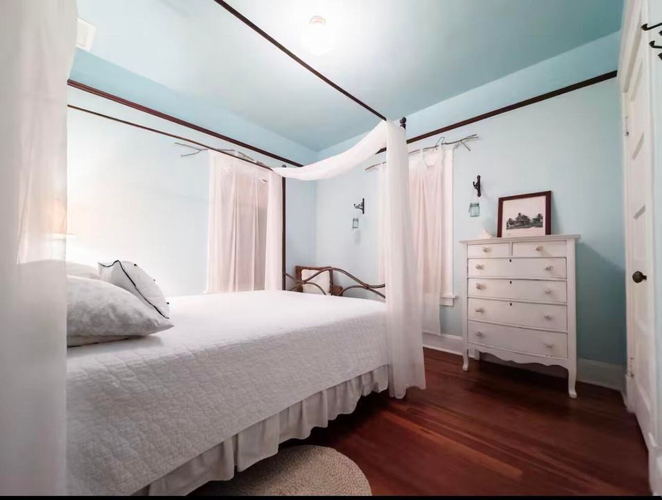 For Sale: $985,000 (3 beds, 2 baths, 1745 Square Feet)