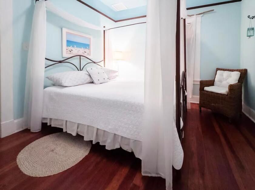 For Sale: $985,000 (3 beds, 2 baths, 1745 Square Feet)