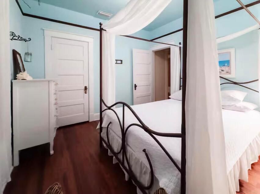 For Sale: $985,000 (3 beds, 2 baths, 1745 Square Feet)