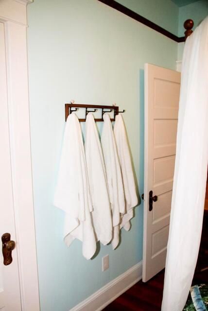 For Sale: $985,000 (3 beds, 2 baths, 1745 Square Feet)