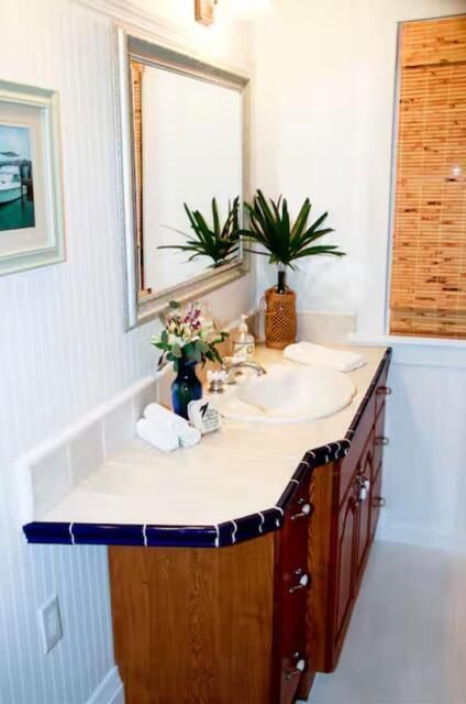 For Sale: $985,000 (3 beds, 2 baths, 1745 Square Feet)