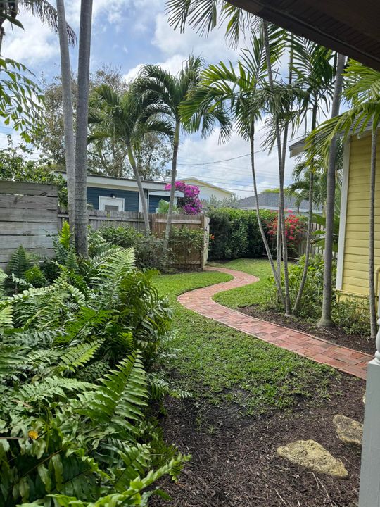 For Sale: $985,000 (3 beds, 2 baths, 1745 Square Feet)