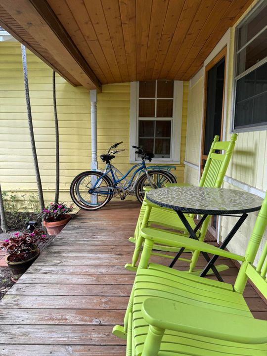 For Sale: $985,000 (3 beds, 2 baths, 1745 Square Feet)