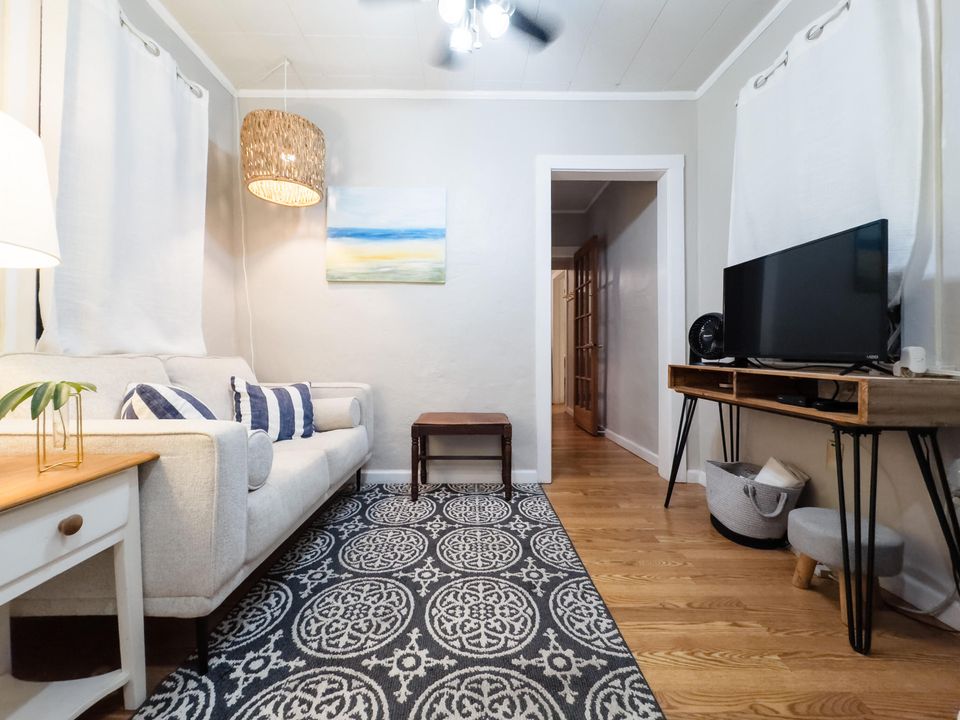 For Sale: $985,000 (3 beds, 2 baths, 1745 Square Feet)