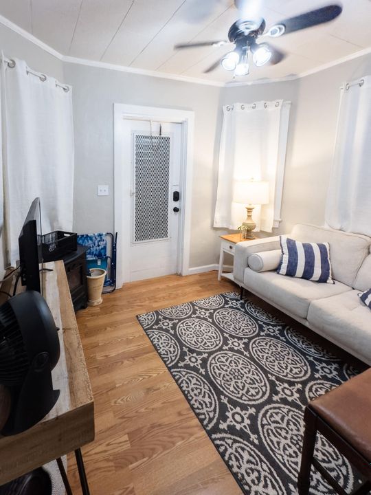 For Sale: $985,000 (3 beds, 2 baths, 1745 Square Feet)