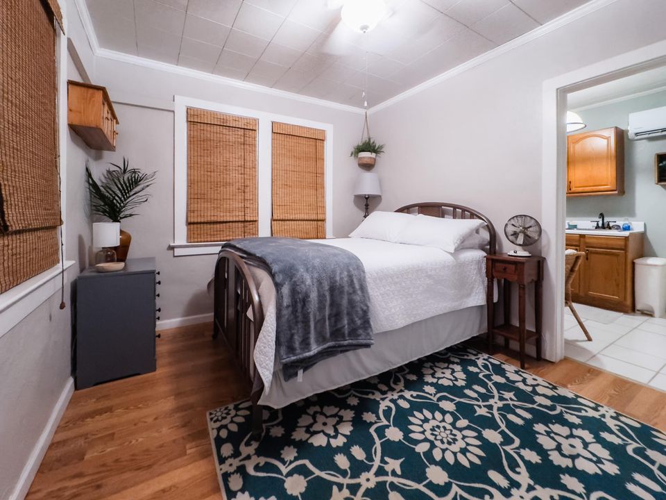 For Sale: $985,000 (3 beds, 2 baths, 1745 Square Feet)