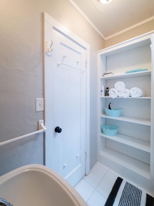 For Sale: $985,000 (3 beds, 2 baths, 1745 Square Feet)