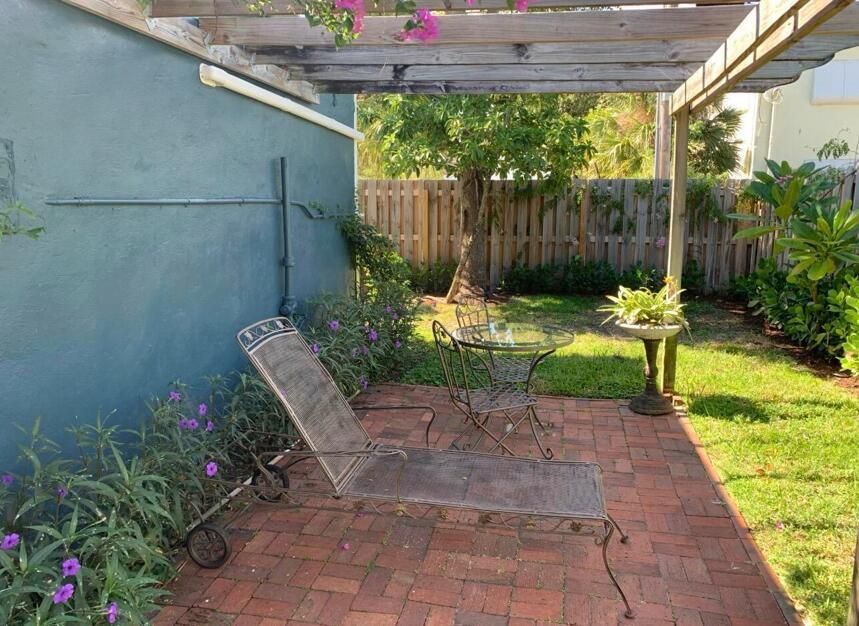 For Sale: $985,000 (3 beds, 2 baths, 1745 Square Feet)