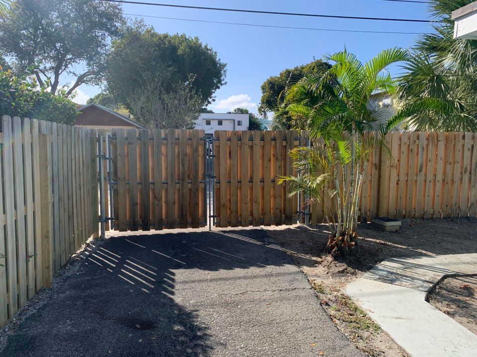 For Sale: $985,000 (3 beds, 2 baths, 1745 Square Feet)