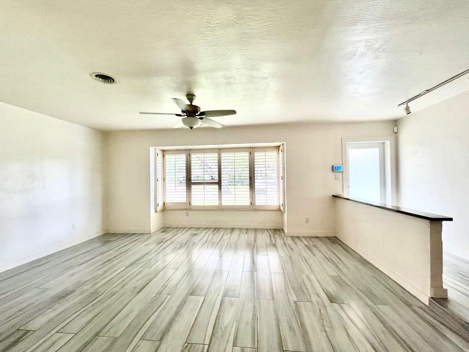 Active With Contract: $725,000 (3 beds, 2 baths, 1762 Square Feet)