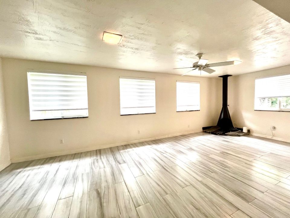 Active With Contract: $725,000 (3 beds, 2 baths, 1762 Square Feet)