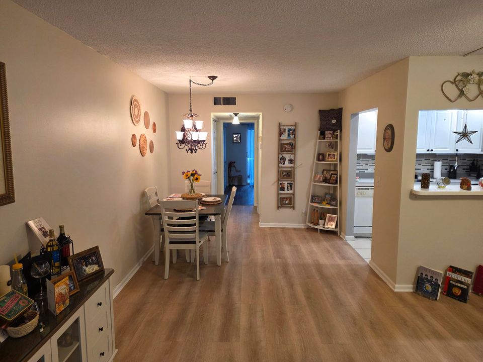 待售: $109,900 (1 贝兹, 1 浴室, 702 平方英尺)