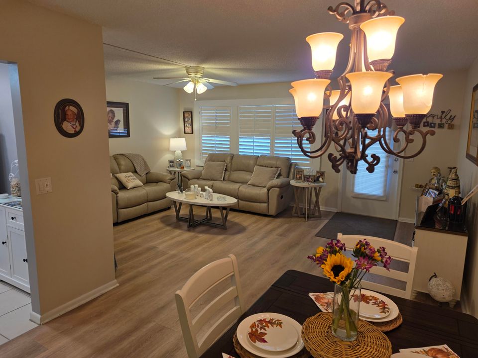 待售: $109,900 (1 贝兹, 1 浴室, 702 平方英尺)